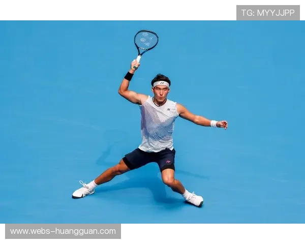 蒂亚弗汉堡公开赛晋级，布云朝克特首秀出局