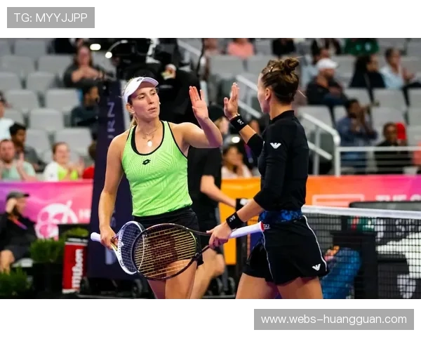 库德梅托娃-梅尔滕斯斩获WTA年终总决赛女双冠军 库德梅托娃-梅尔滕斯斩获WTA年终总决赛女双冠军