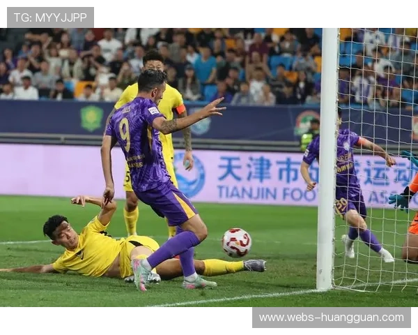 津门虎主场球迷标语“千年老二”调侃申花争冠失利 津门虎主场球迷标语“千年老二”调侃申花争冠失利