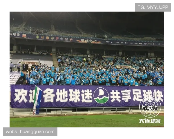 运动家球迷团体“ Oakland 68s”在球场外举行第100场和平抗议